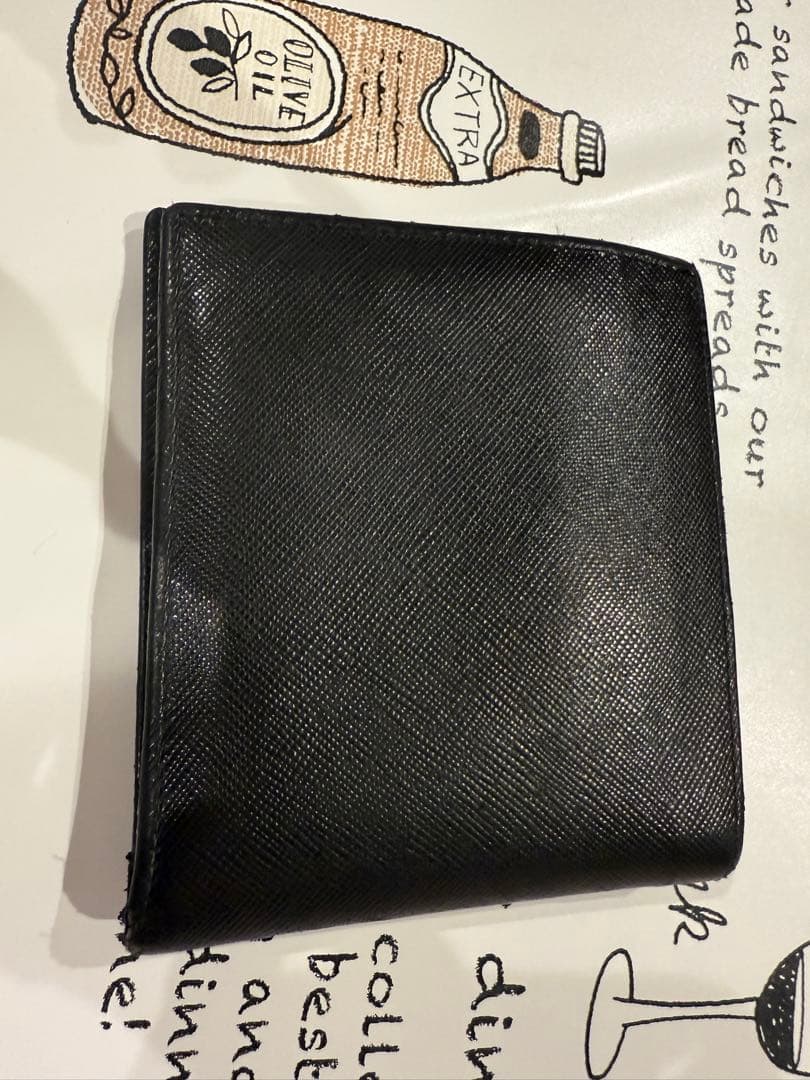 PRADA サフィアーノ 二つ折り財布　メンズ黒色