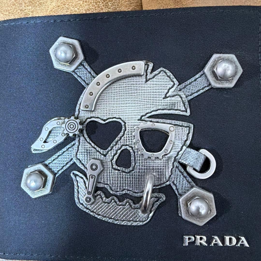 PRADA プラダ　スカル　二つ折り財布　ブラック　美品