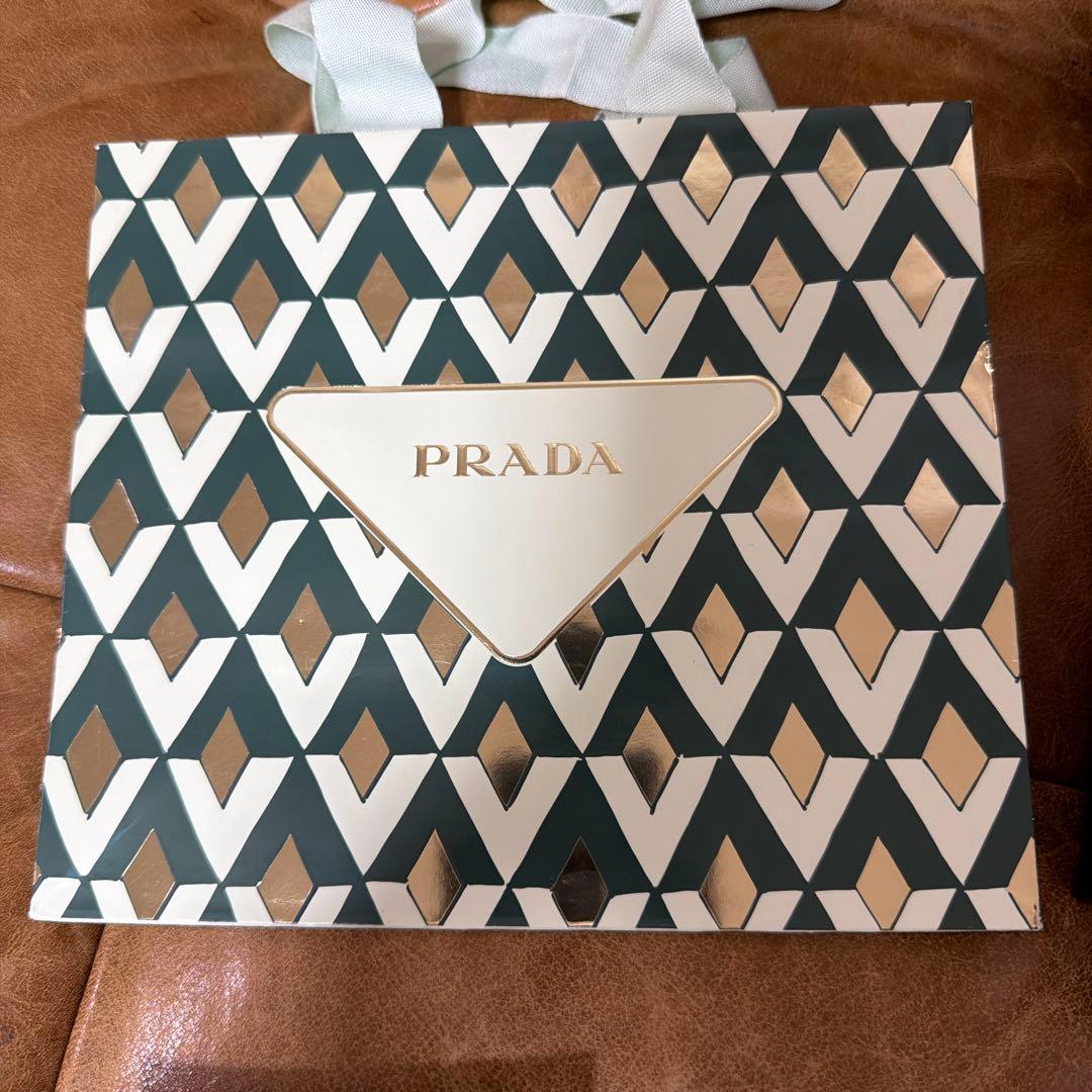 PRADA プラダ　スカル　二つ折り財布　ブラック　美品