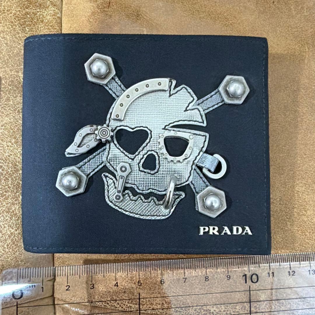 PRADA プラダ　スカル　二つ折り財布　ブラック　美品