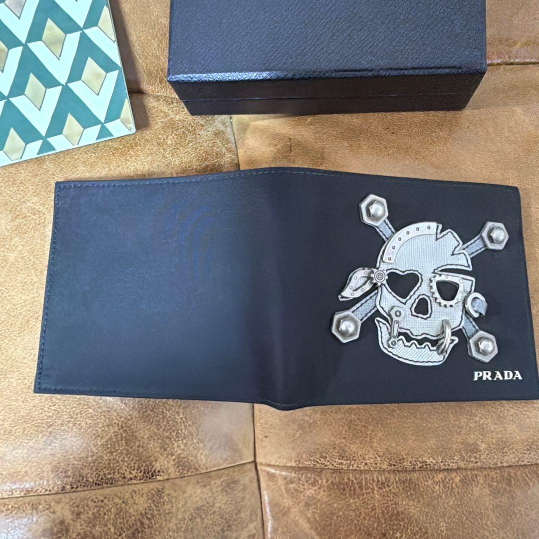 PRADA プラダ　スカル　二つ折り財布　ブラック　美品