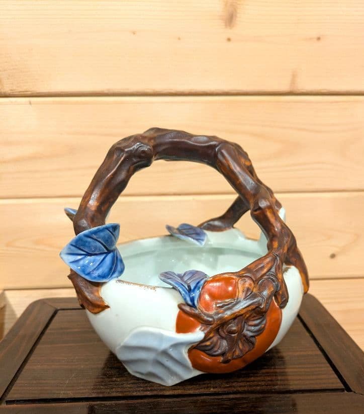 高*橋様 十二代酒井田柿右衛門　染錦　柿彫　灰皿　　 渦福印　 柿