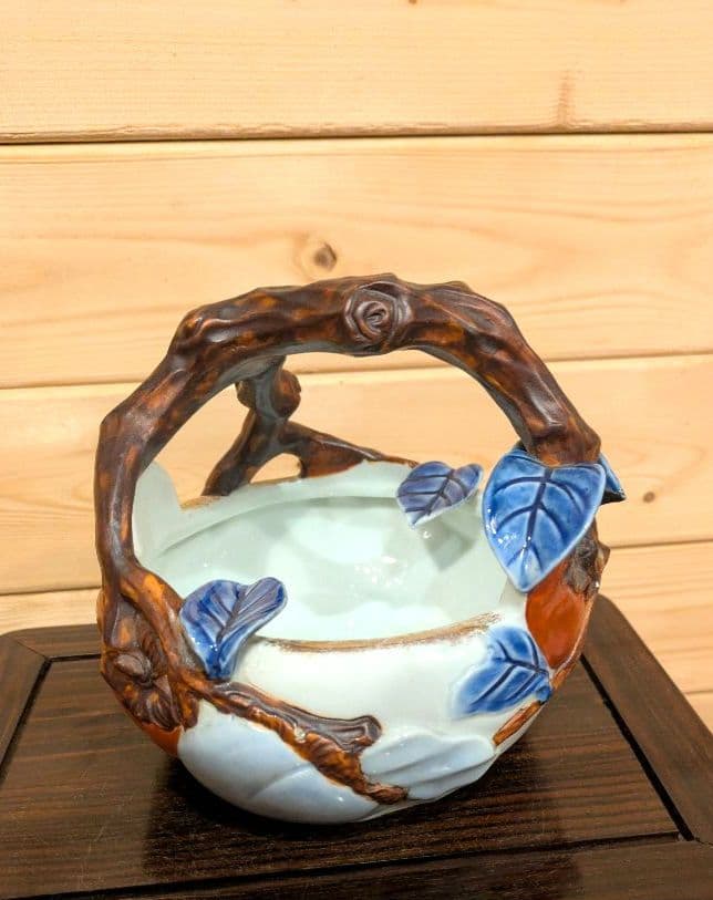 高*橋様 十二代酒井田柿右衛門　染錦　柿彫　灰皿　　 渦福印　 柿