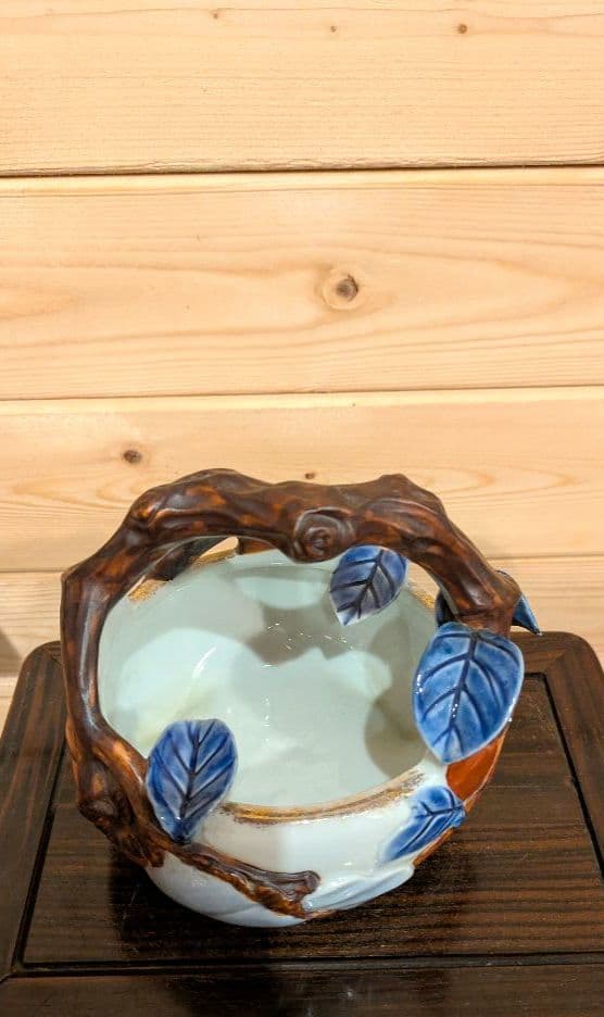 高*橋様 十二代酒井田柿右衛門　染錦　柿彫　灰皿　　 渦福印　 柿