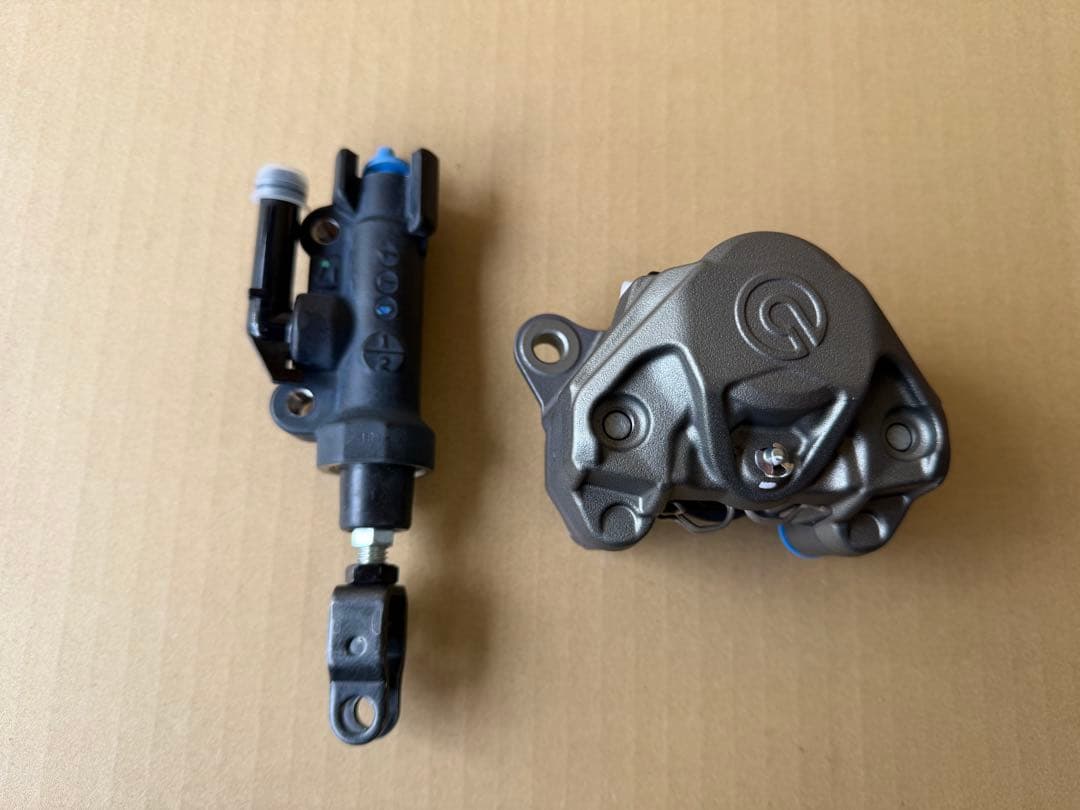 Ｚ900RS用　SWAGE LINE ブレーキキャリパーセット