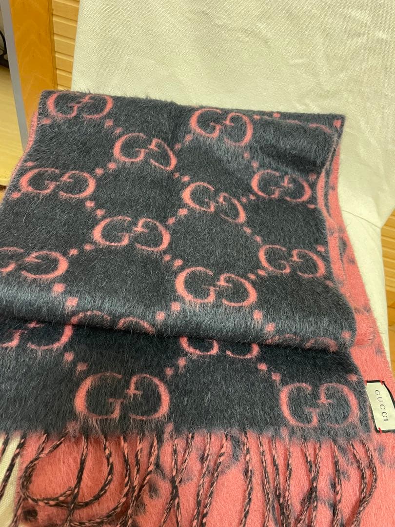 GUCCI ピンク GGロゴ マフラー