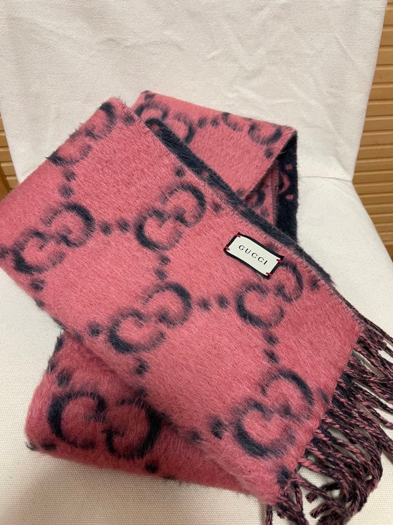 GUCCI ピンク GGロゴ マフラー