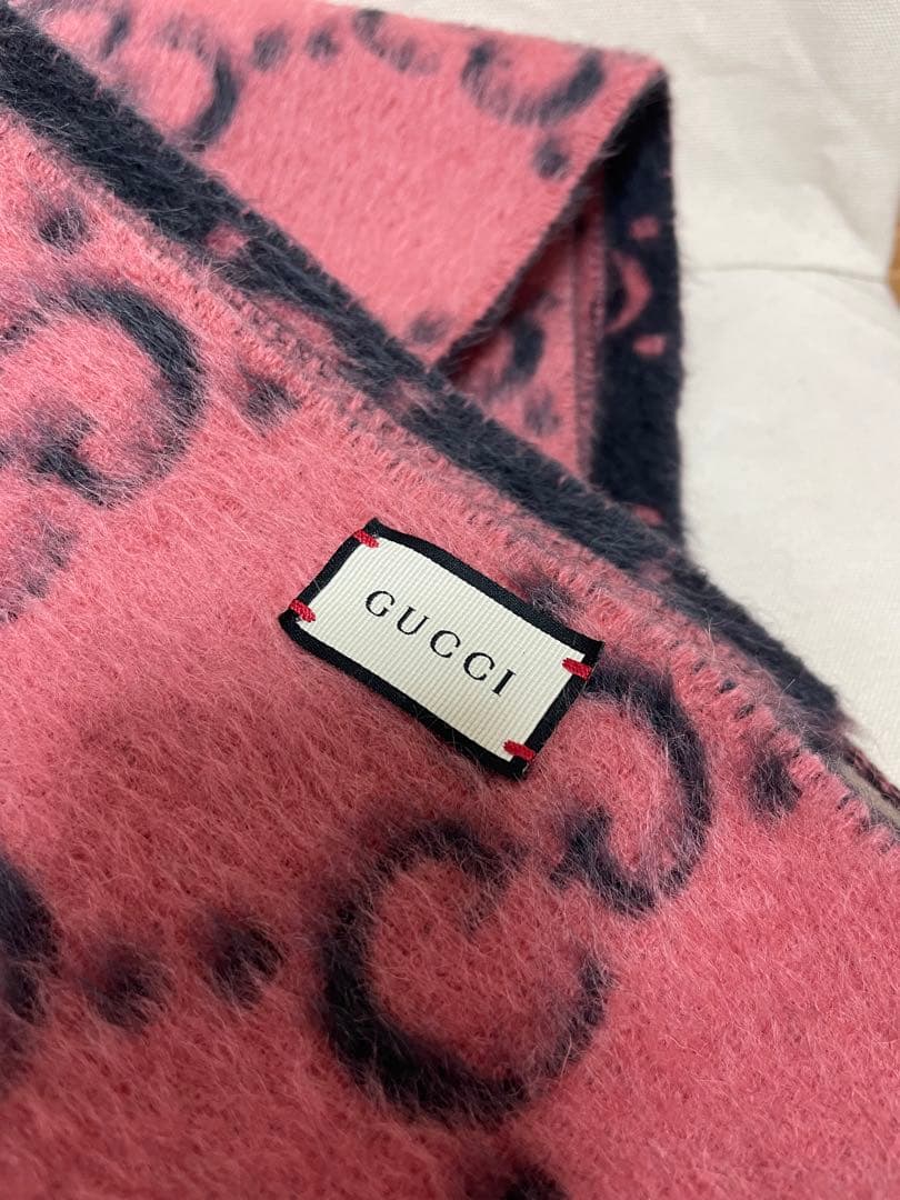GUCCI ピンク GGロゴ マフラー