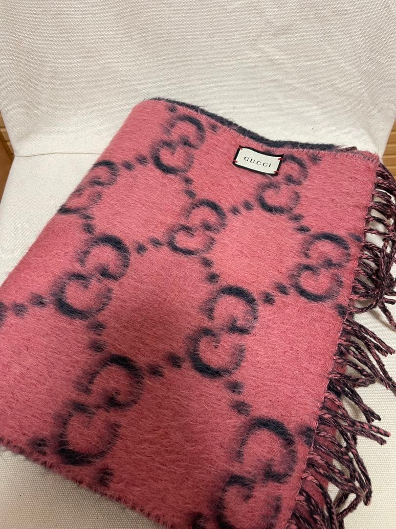 GUCCI ピンク GGロゴ マフラー