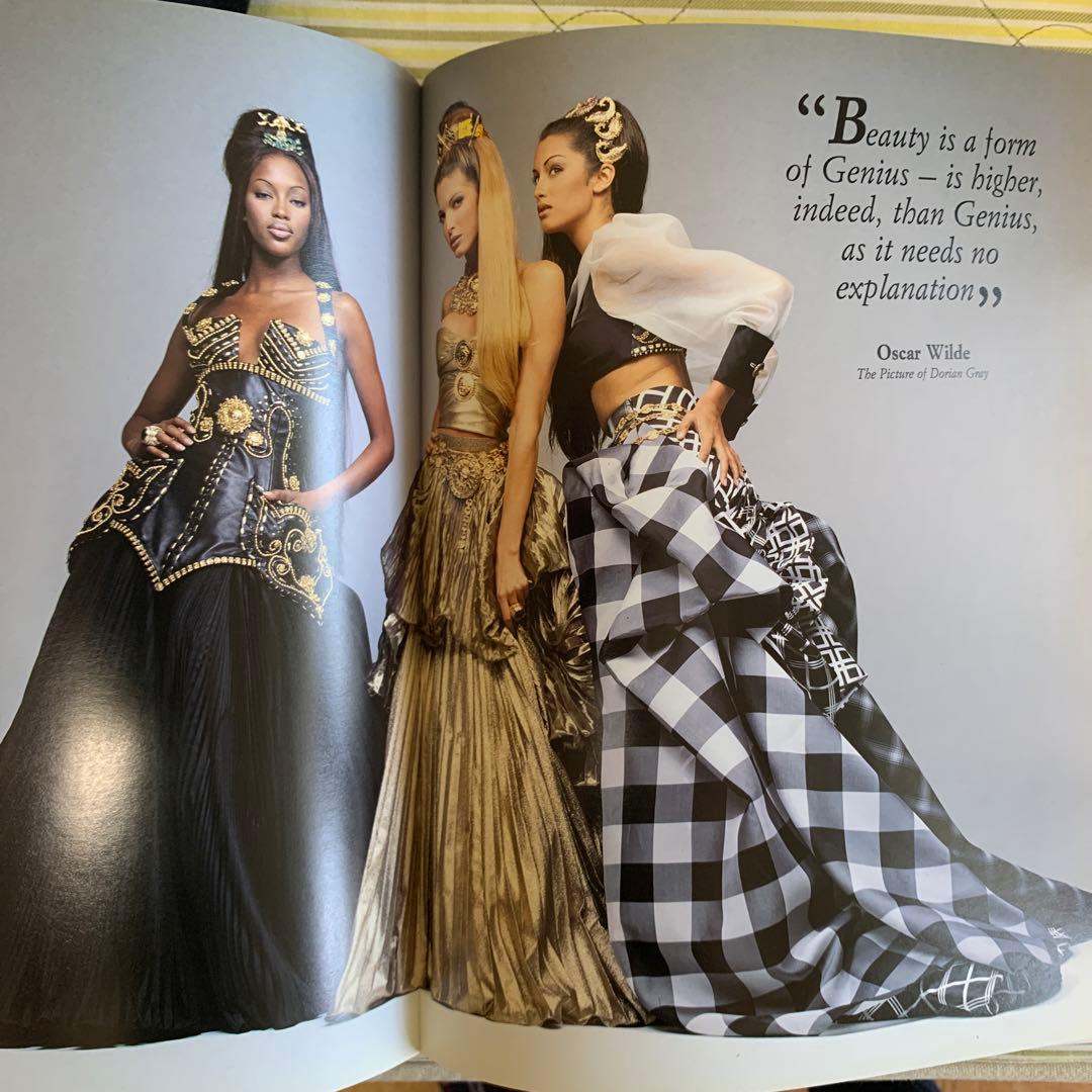 ヴェルサーチ　スタイル　本　スーパーモデル