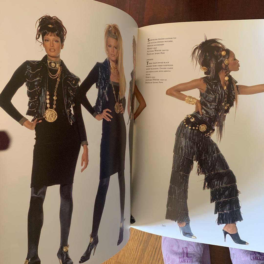 ヴェルサーチ　スタイル　本　スーパーモデル