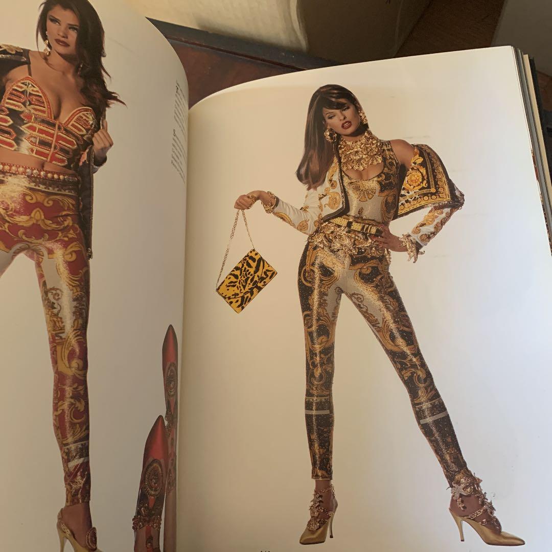 ヴェルサーチ　スタイル　本　スーパーモデル