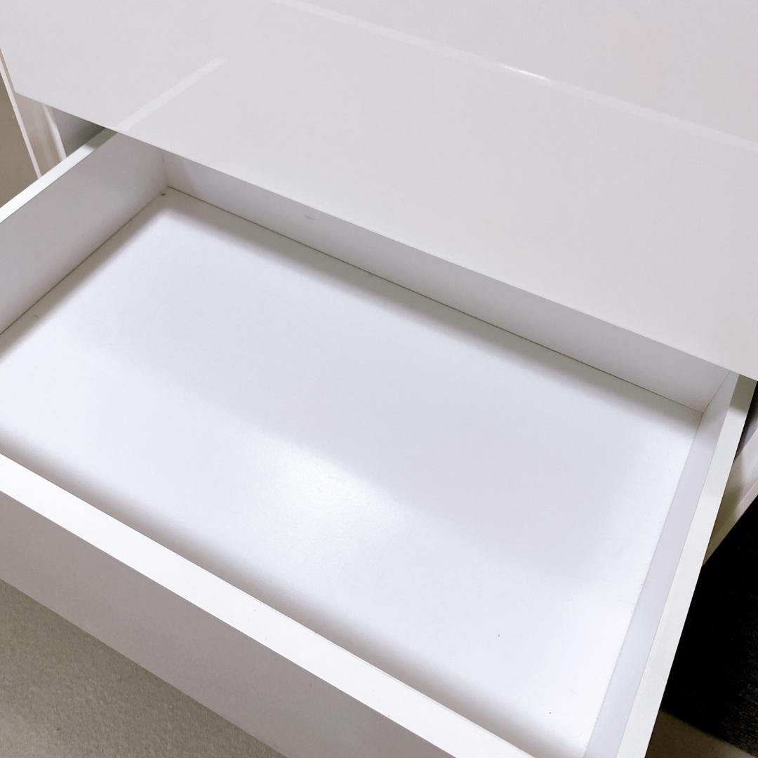 コチハル　ホワイトチェスト 鏡面加工 脚が金属のオシャレ使用