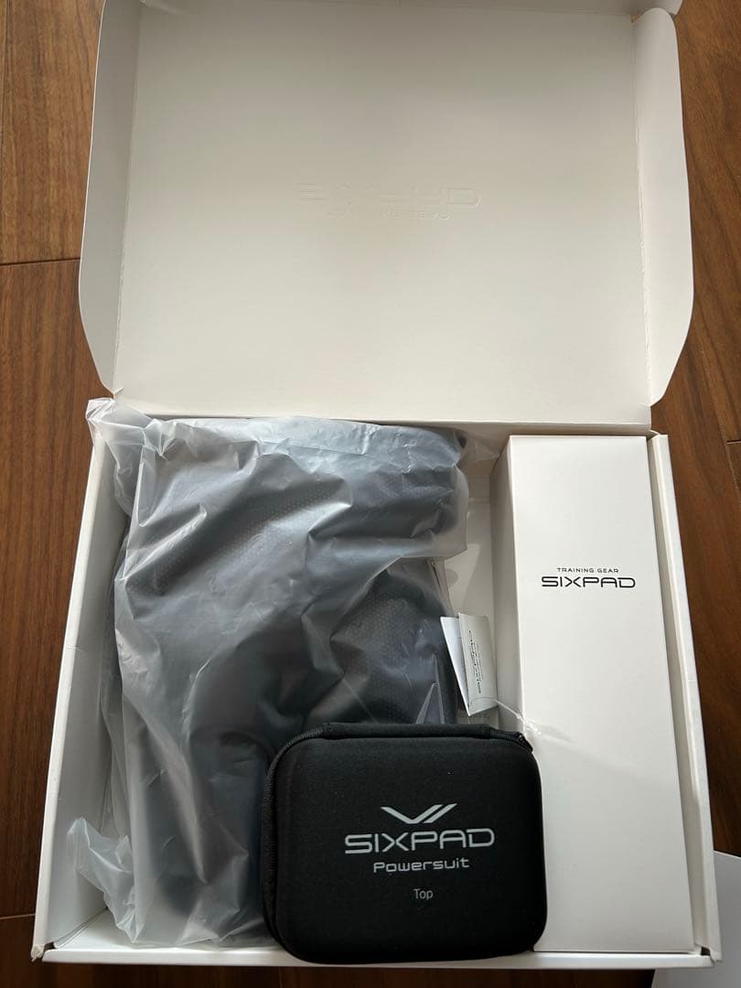【箱あり】シックスパッド　パワースーツ　トップ Mサイズ