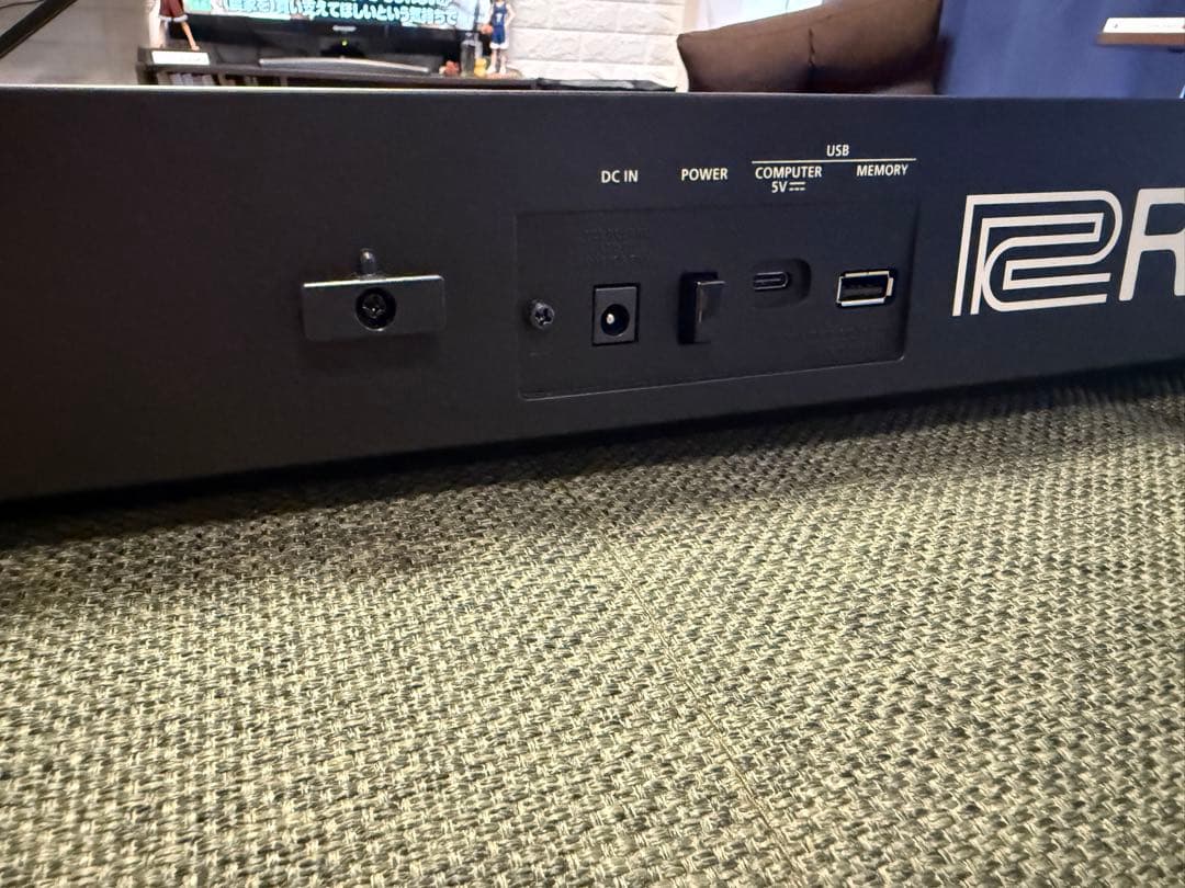 Roland JUNO-D 61鍵シンセサイザー(非純正ケース付)