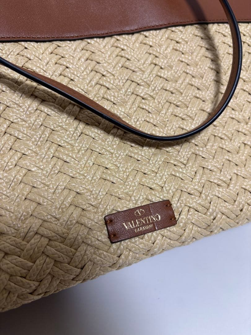 最終売切り価格　美品　ヴァレンティノガラヴァーニ　ロックスタッズ　かごバッグ