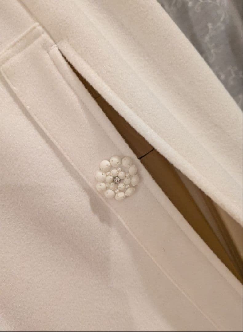 ピコロ様　タグ付スーパービューティー　ケープ調コート40　￥30800 ビジュー