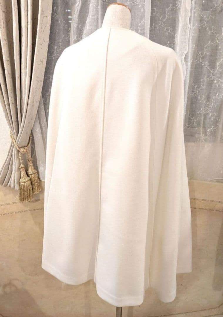 ピコロ様　タグ付スーパービューティー　ケープ調コート40　￥30800 ビジュー