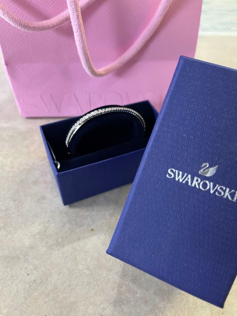 スワロフスキー バングル きしん