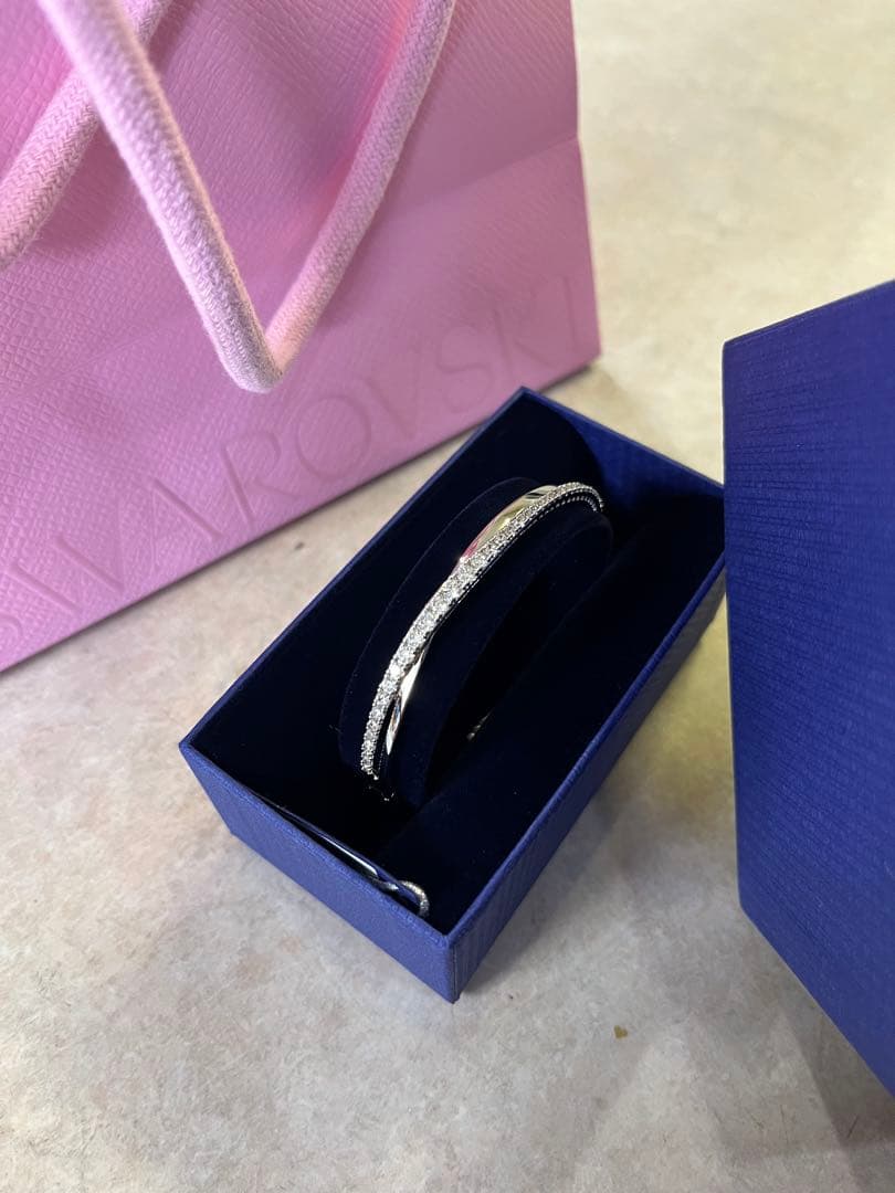 スワロフスキー バングル きしん