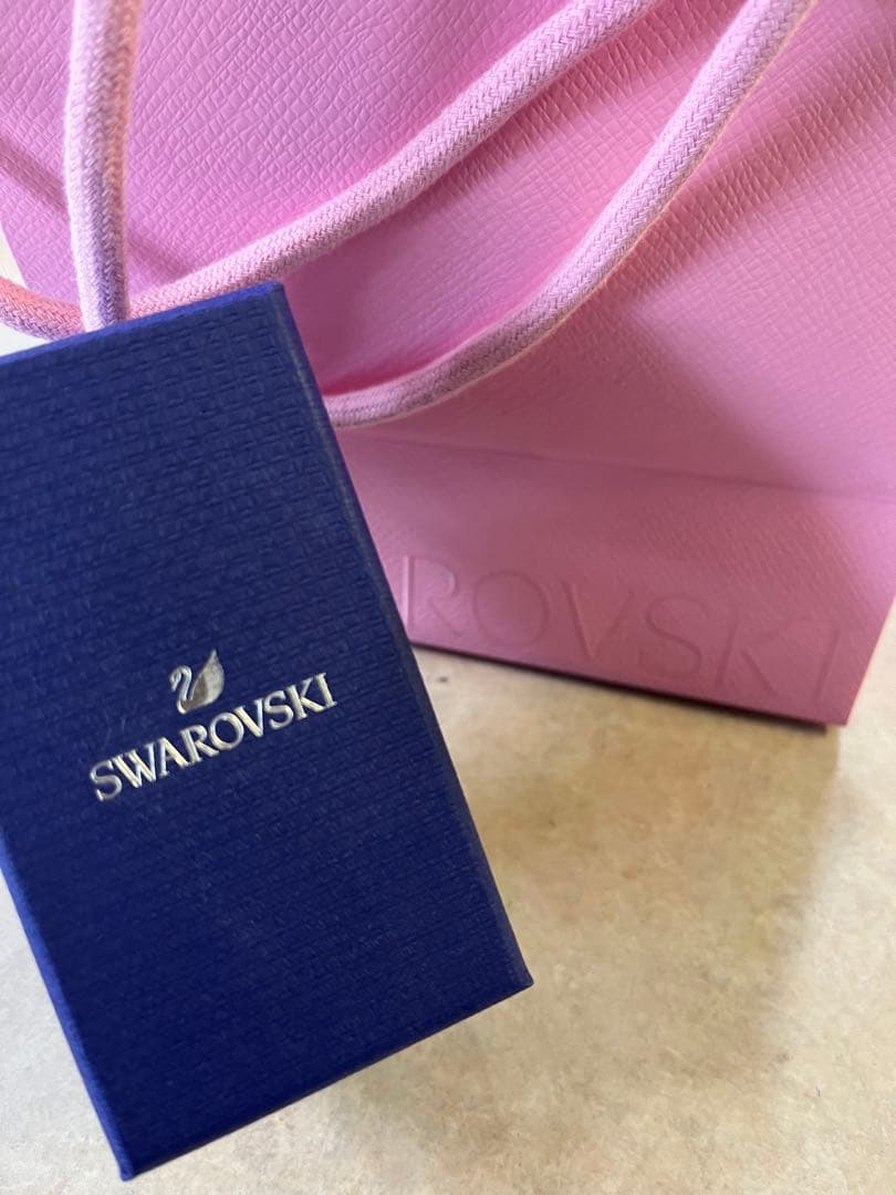 スワロフスキー バングル きしん