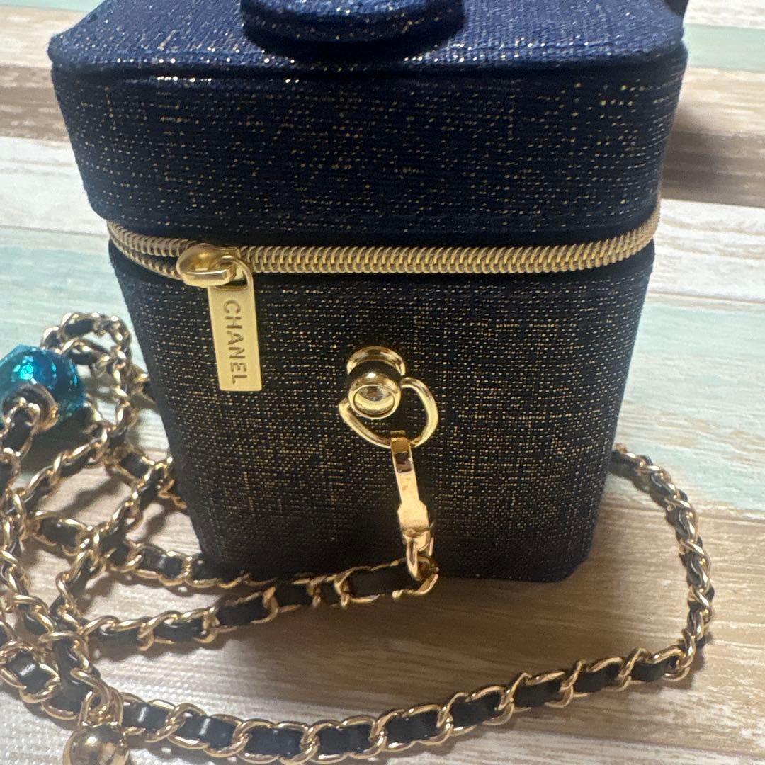 CHANEL バニティ ポーチ チェーン付き ノベルティ
