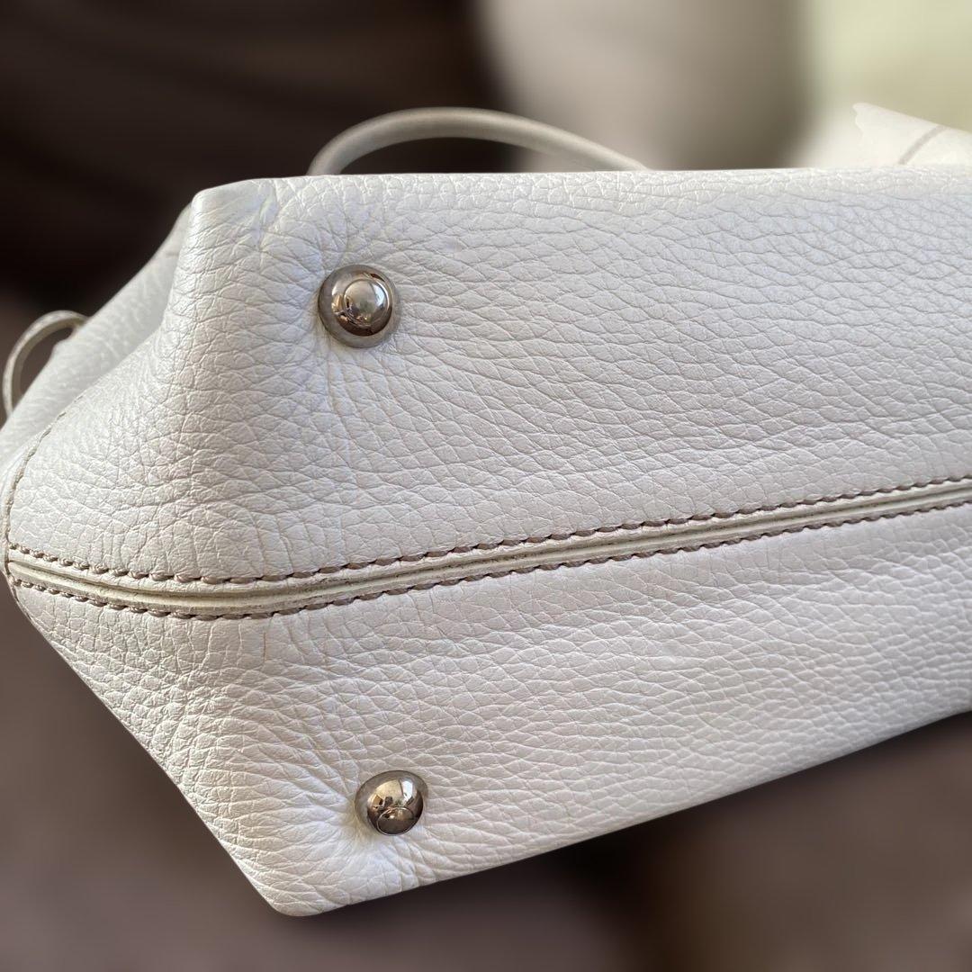 TOD’s トッズ　トートバッグ ショルダーバッグ　白　１年中ファショナブル