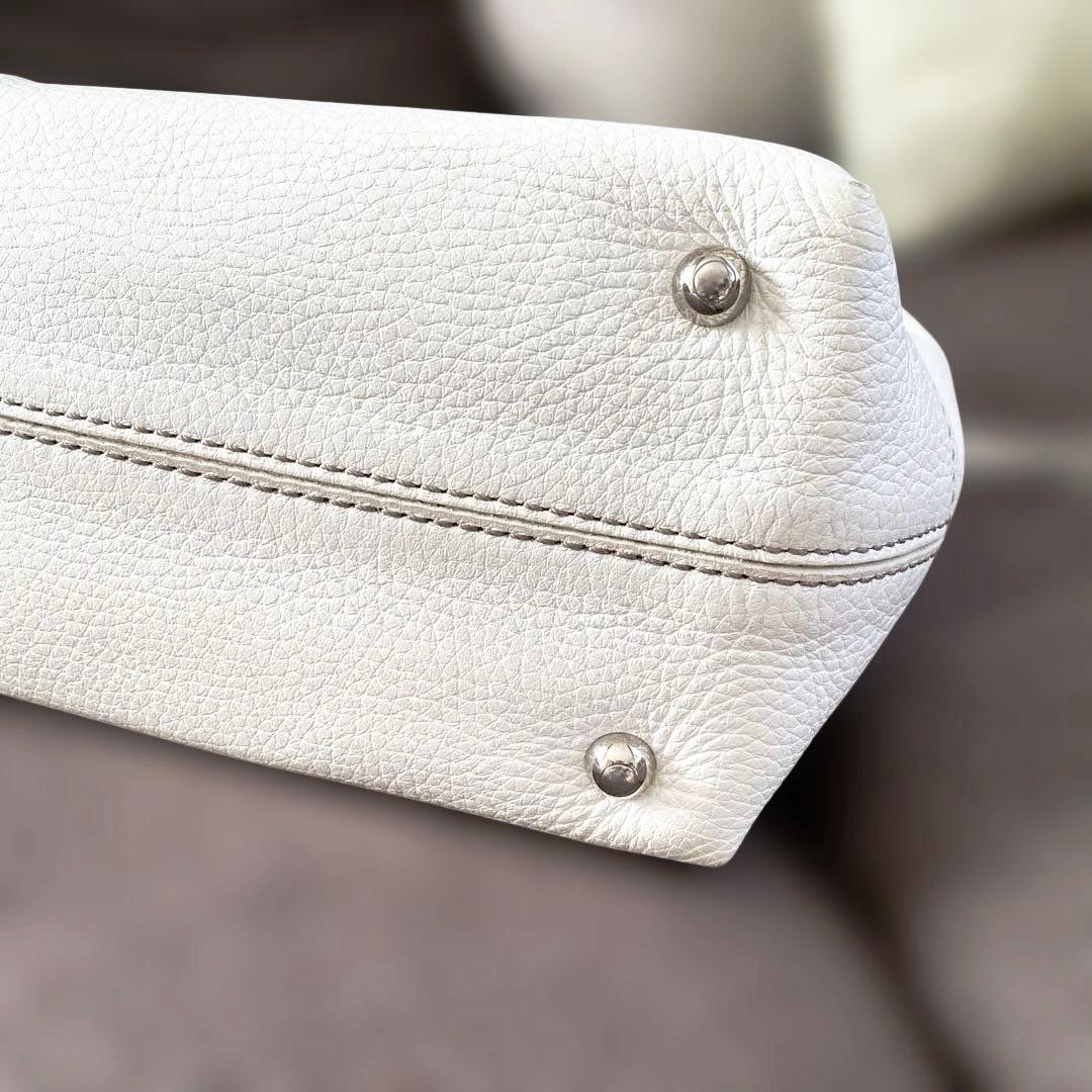 TOD’s トッズ　トートバッグ ショルダーバッグ　白　１年中ファショナブル