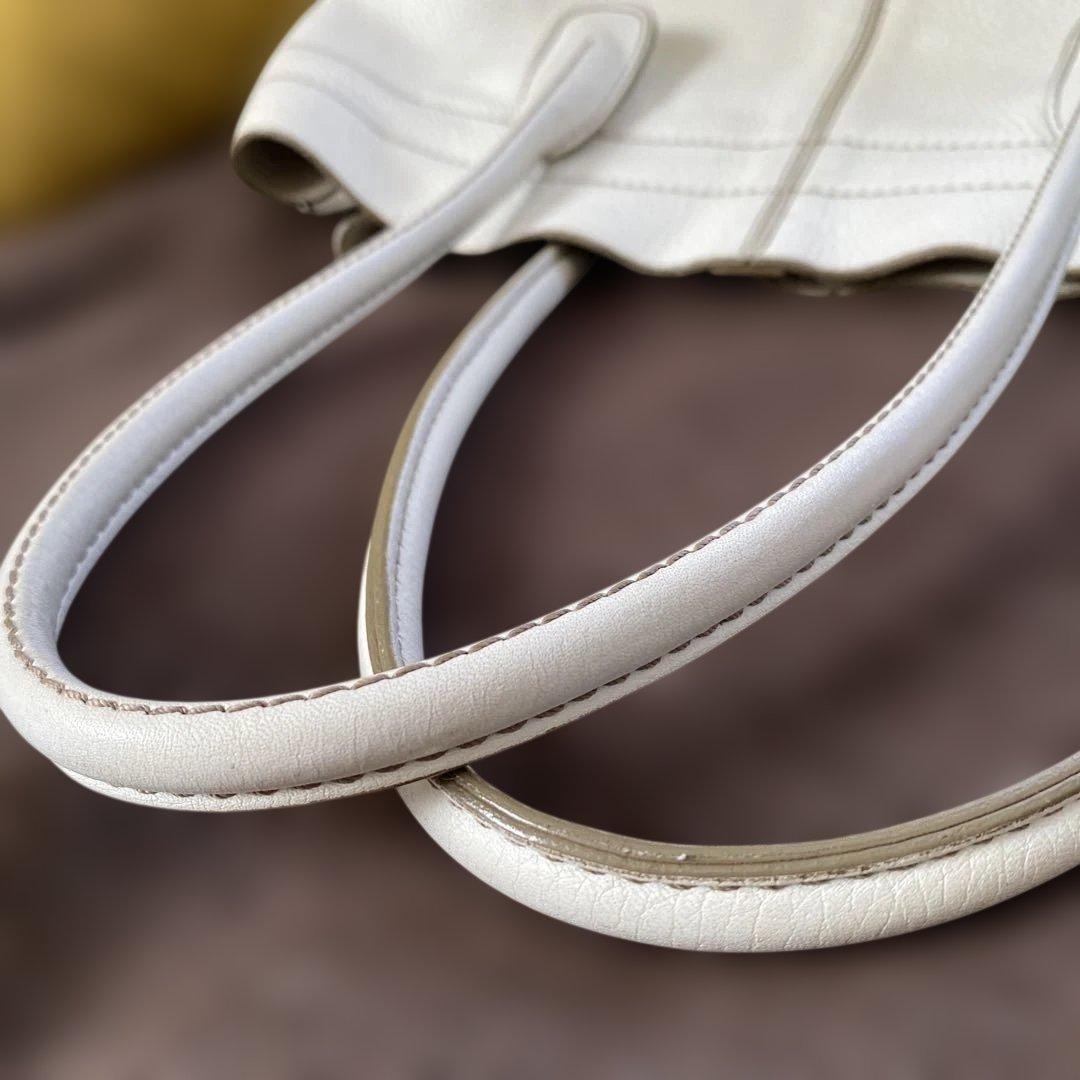 TOD’s トッズ　トートバッグ ショルダーバッグ　白　１年中ファショナブル