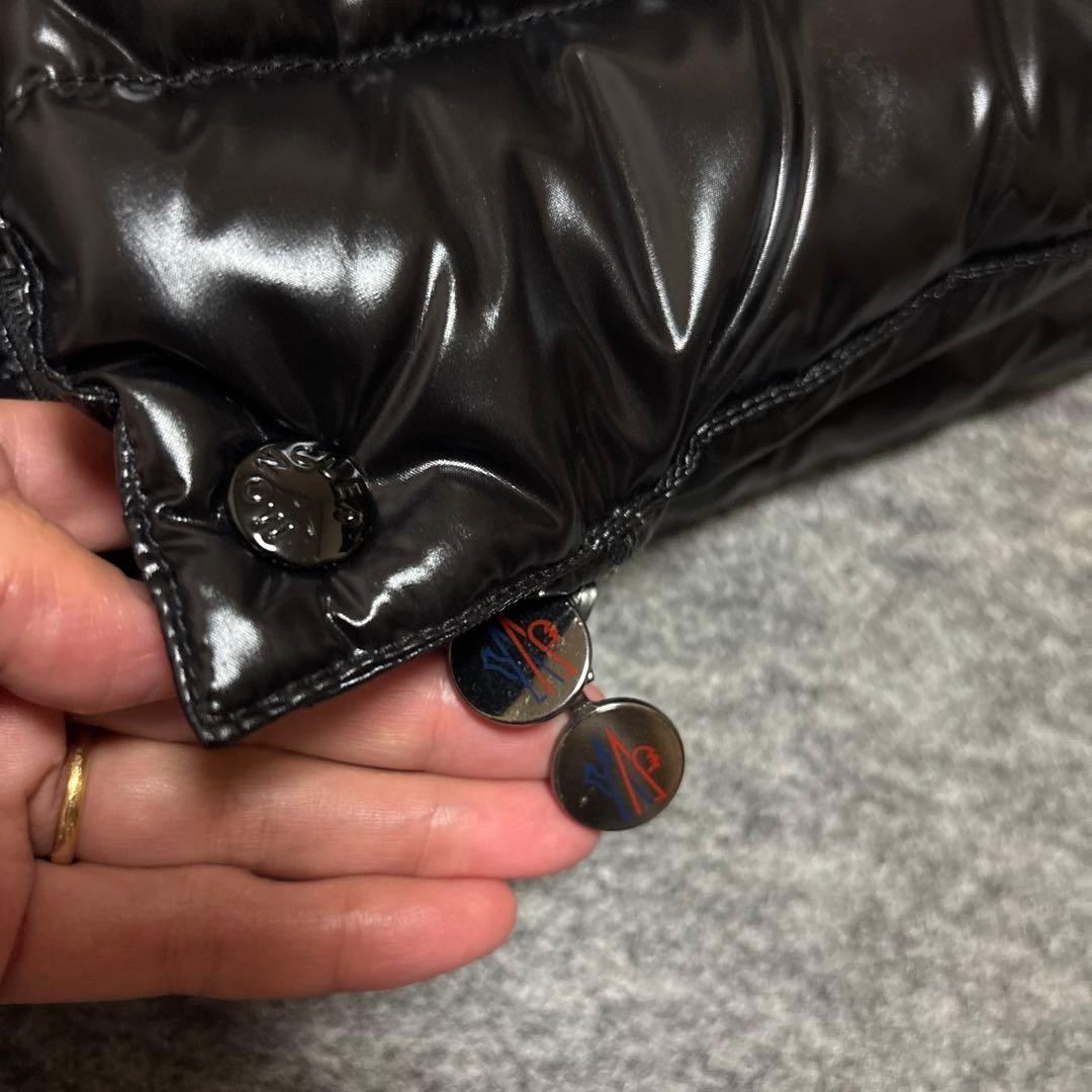 MONCLER 黒 ダウンベスト