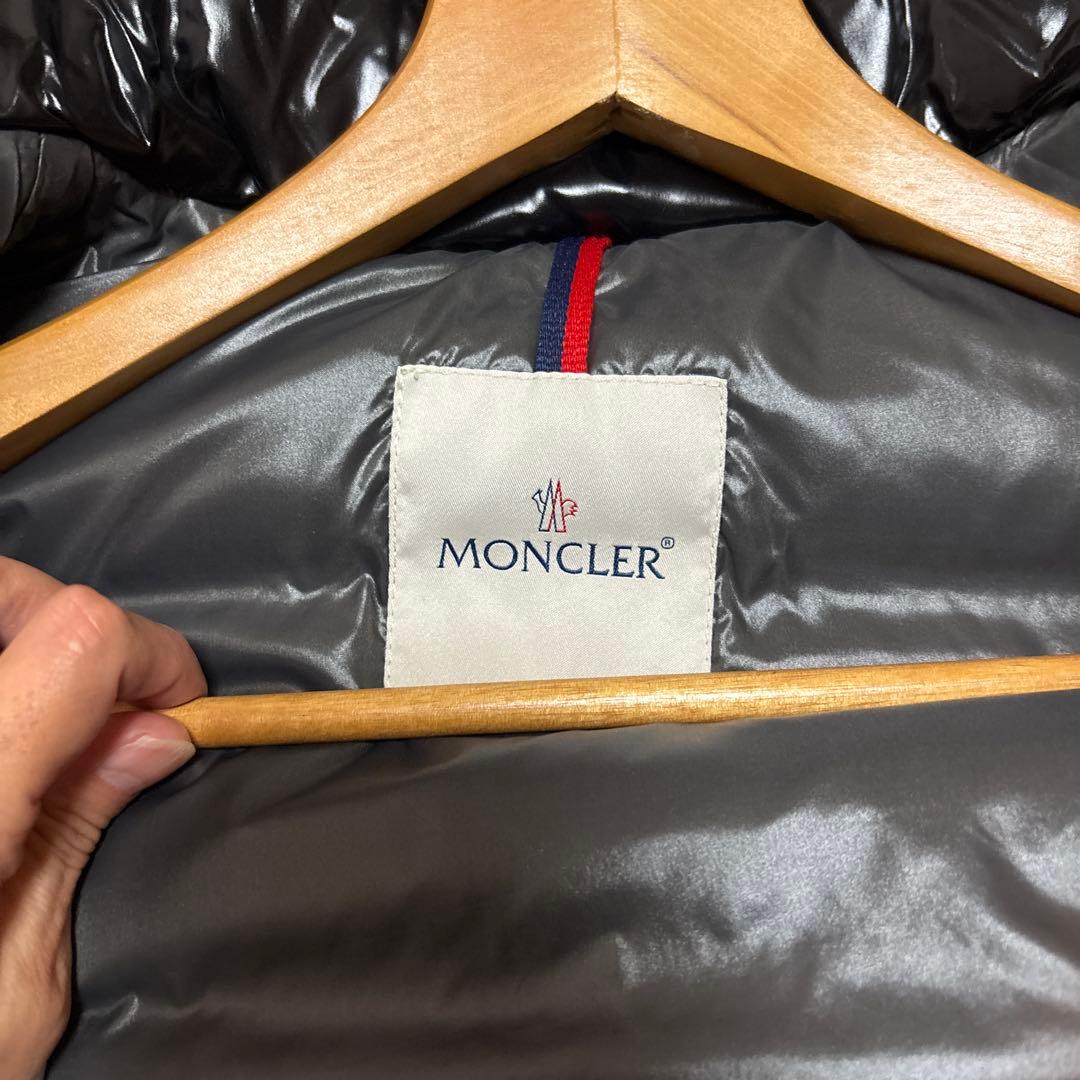 MONCLER 黒 ダウンベスト