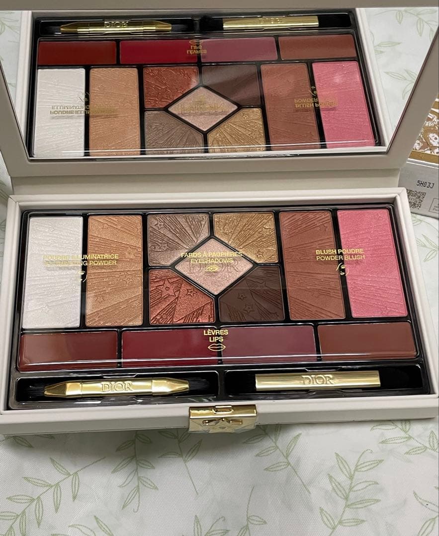 ディオール マルチユースパレット ホリデー2025 限定　dior 未使用
