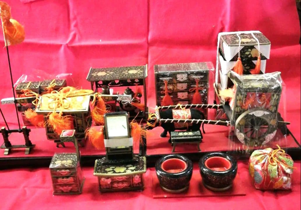 40号特選蒔絵つき雛道具箱と掛盤膳揃いセット