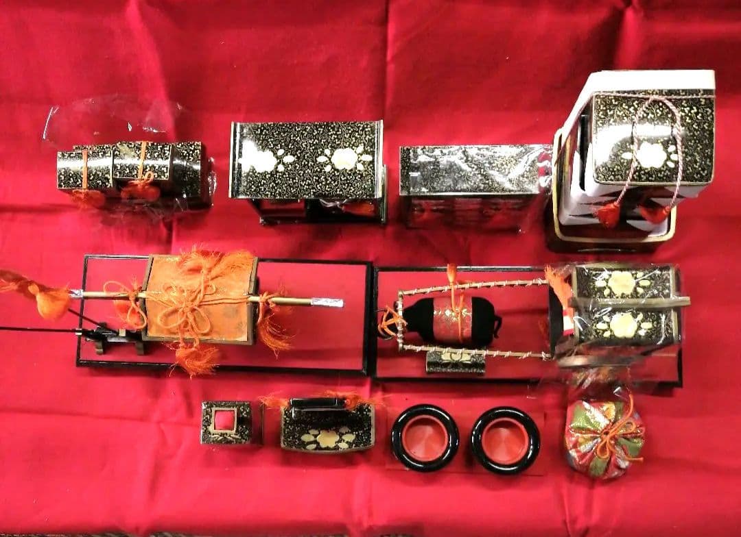 40号特選蒔絵つき雛道具箱と掛盤膳揃いセット