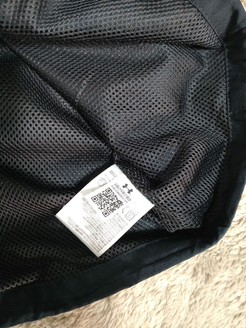 新品同様アンダーアーマーUNDER ARMOUR ジャージセットアップＳＭ