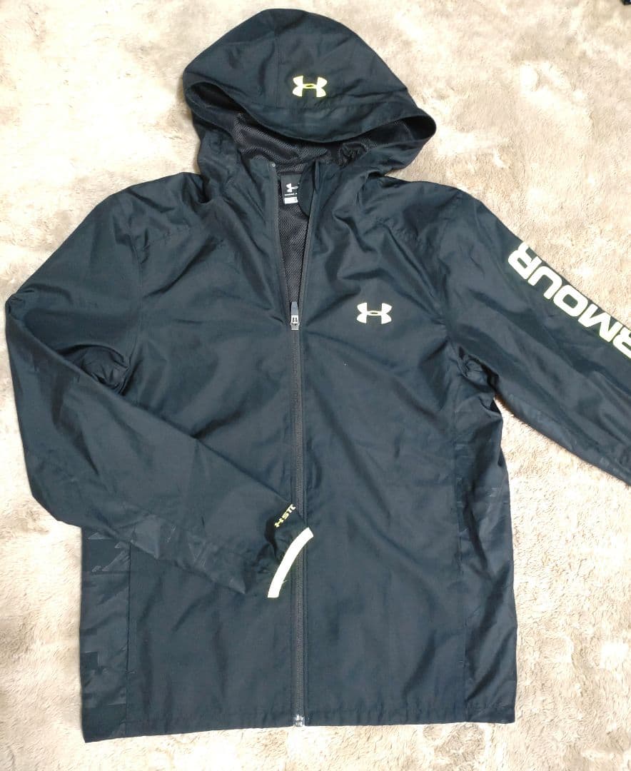 新品同様アンダーアーマーUNDER ARMOUR ジャージセットアップＳＭ