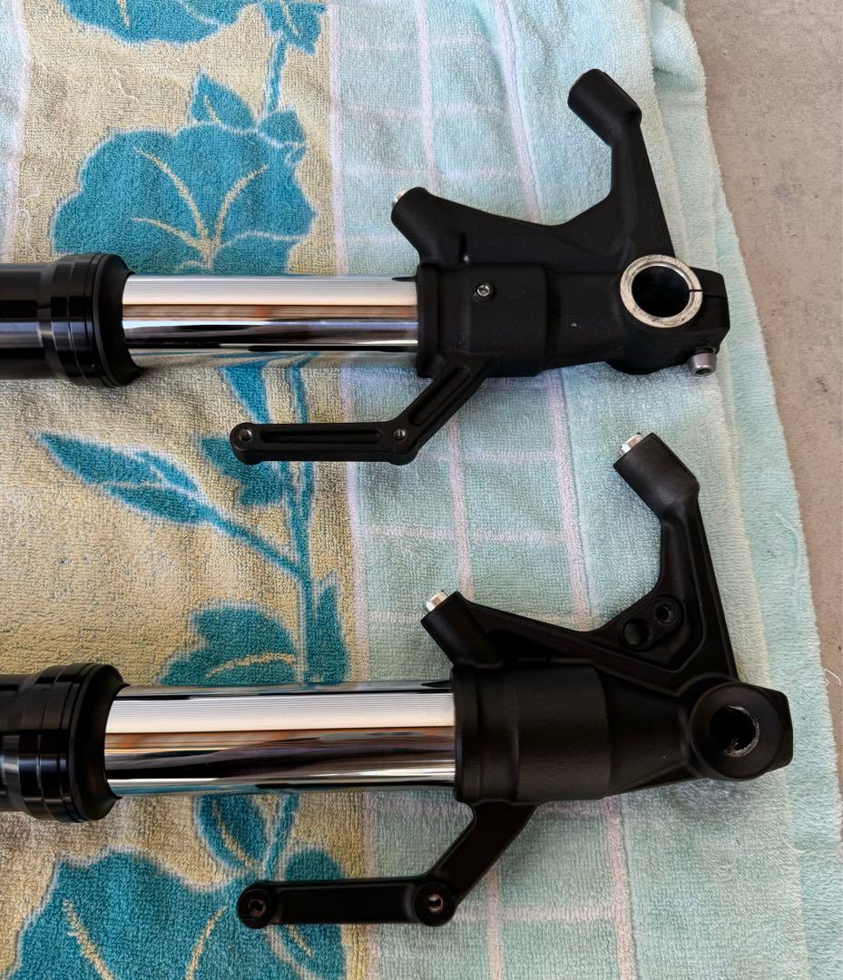 【値下げしました】Z900RS 純正フロントフォーク