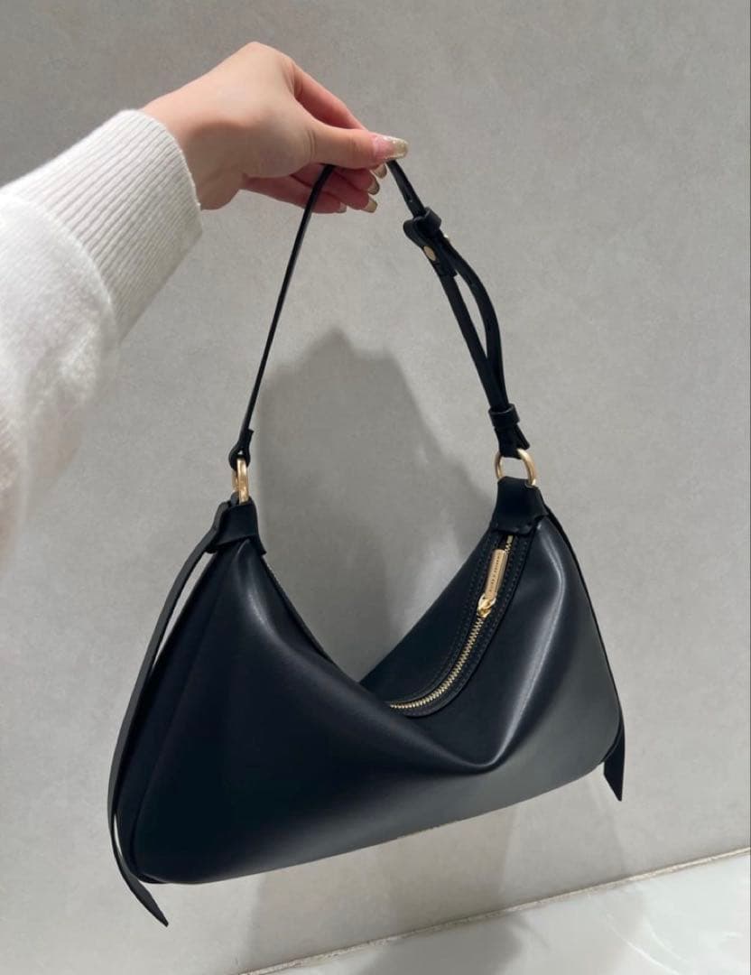 CHARLES & KEITH Calla カルラ ショルダーバッグ