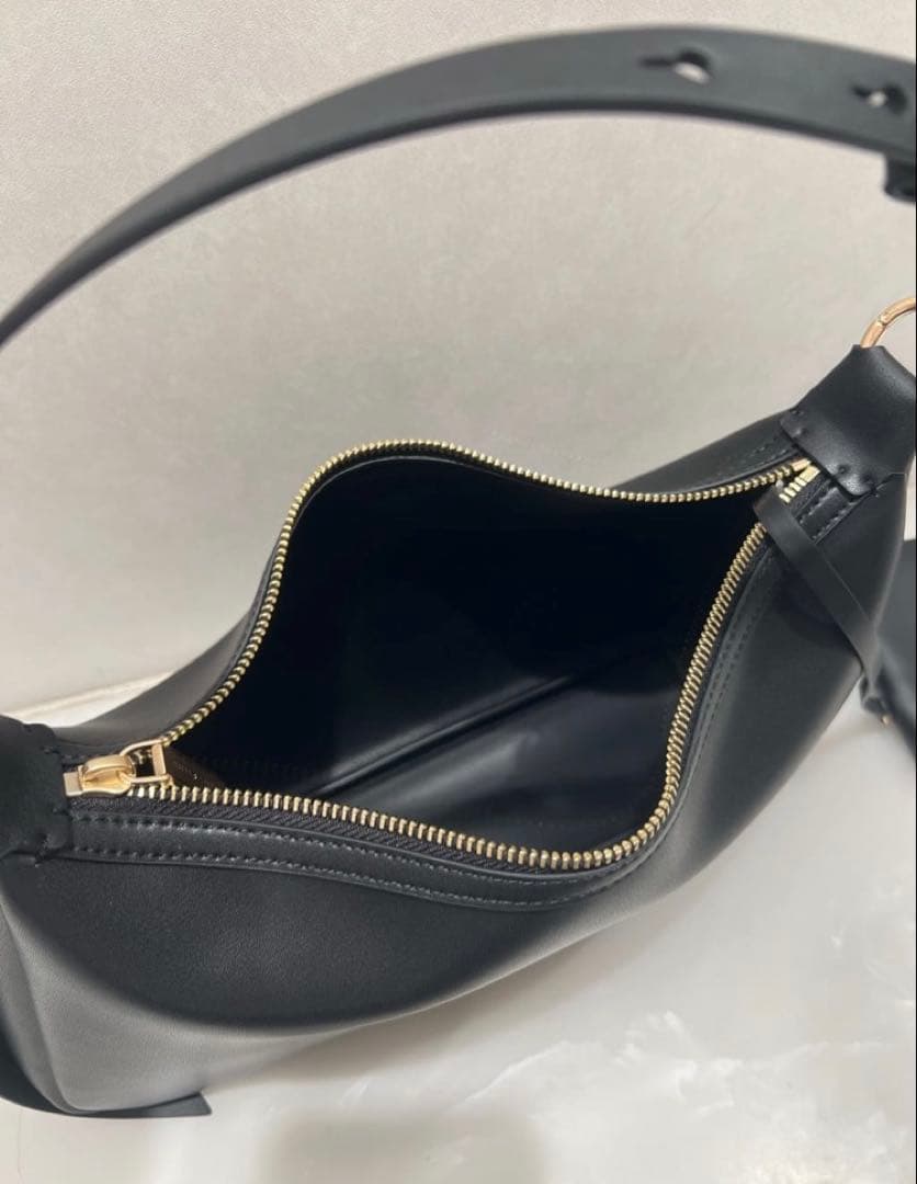 CHARLES & KEITH Calla カルラ ショルダーバッグ