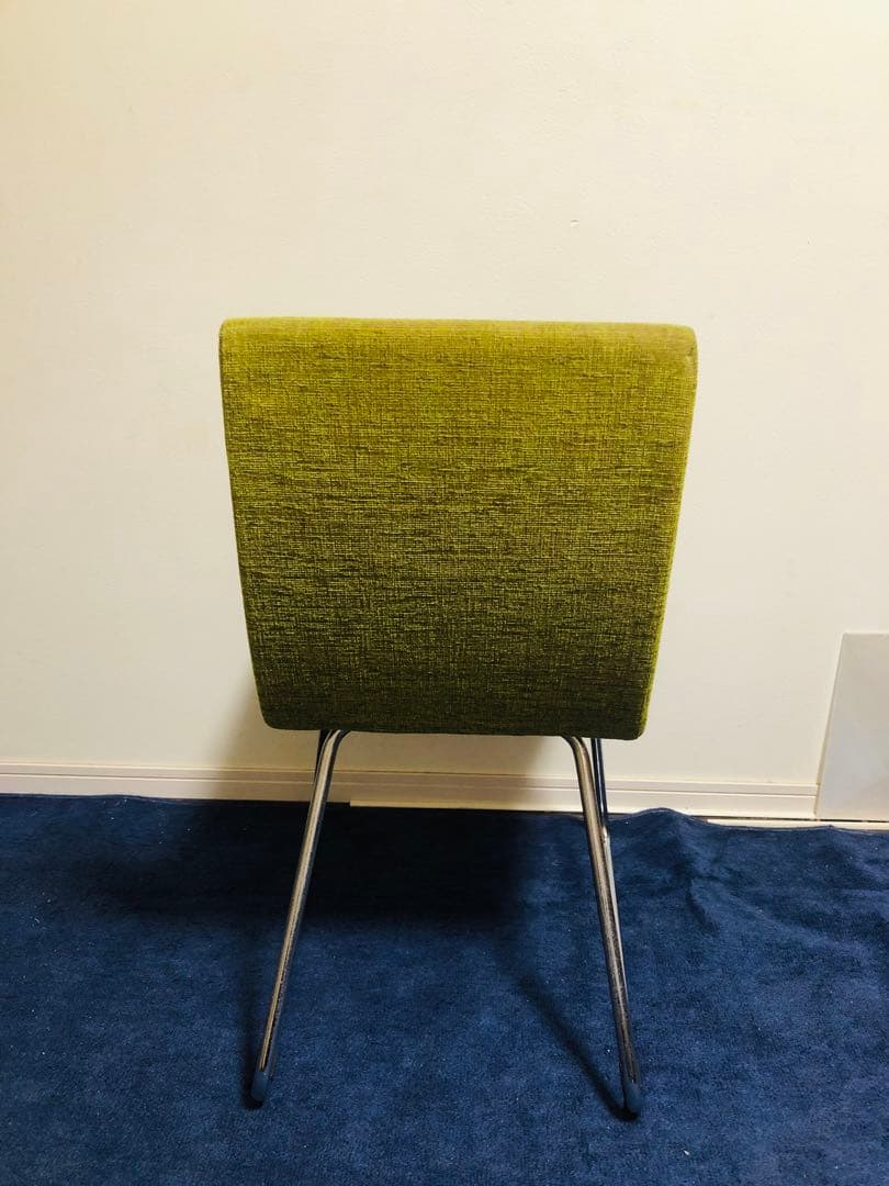 モデルルーム展示品　お洒落椅子　黄緑色の布製ダイニングチェア
