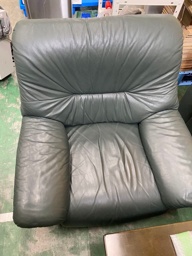 ブラックレザー 3人掛けソファ➕1人掛け2個