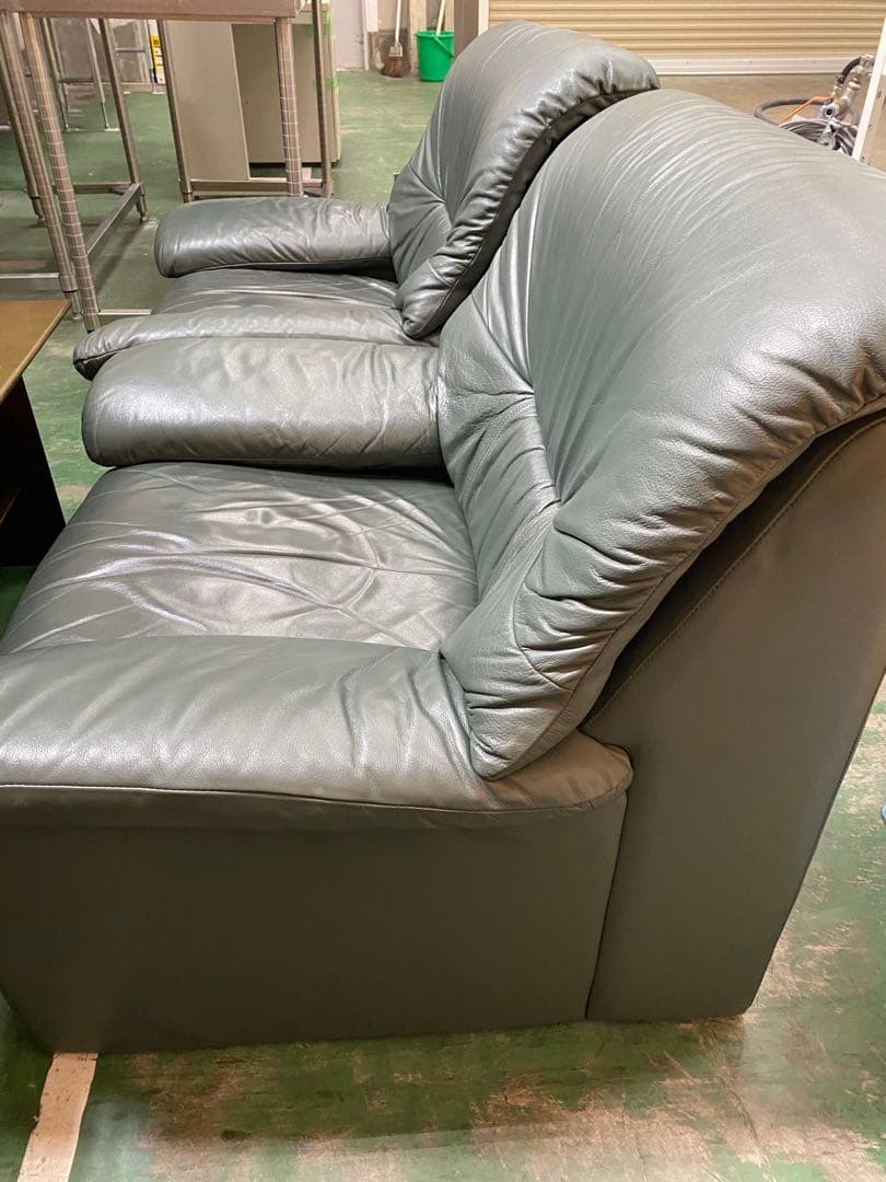 ブラックレザー 3人掛けソファ➕1人掛け2個