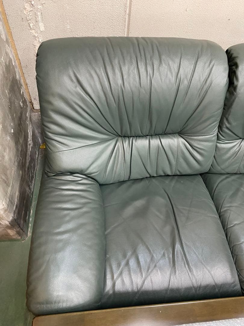 ブラックレザー 3人掛けソファ➕1人掛け2個