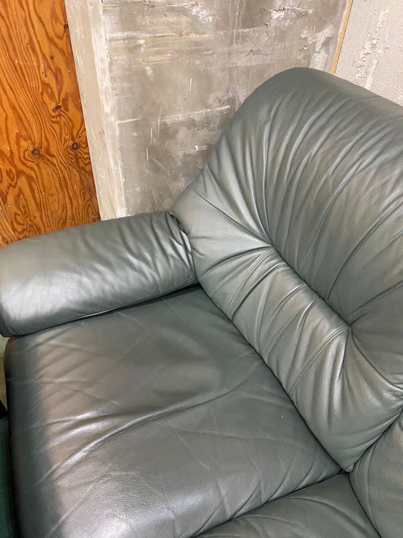 ブラックレザー 3人掛けソファ➕1人掛け2個