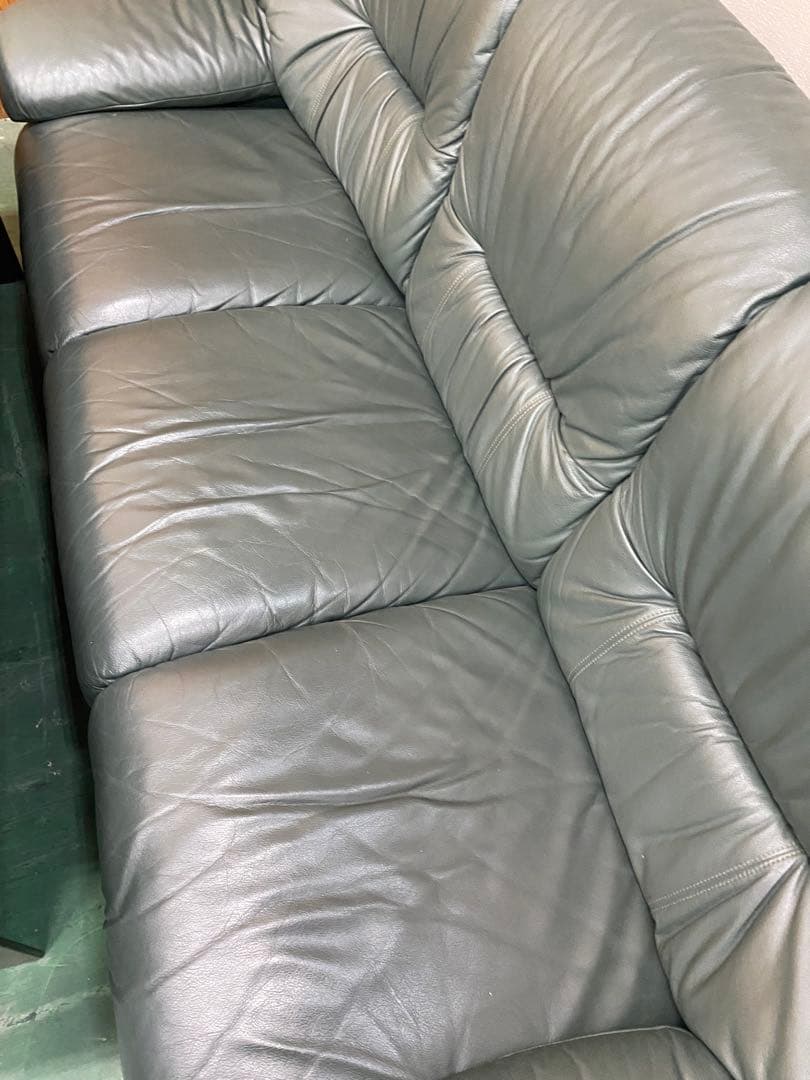 ブラックレザー 3人掛けソファ➕1人掛け2個