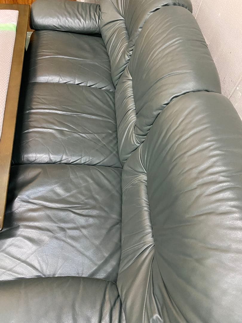 ブラックレザー 3人掛けソファ➕1人掛け2個