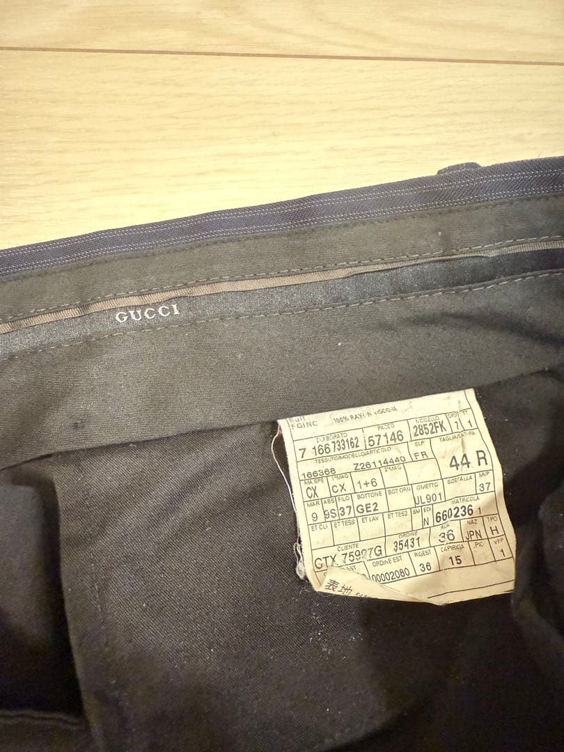 GUCCI ネイビースーツセットアップ