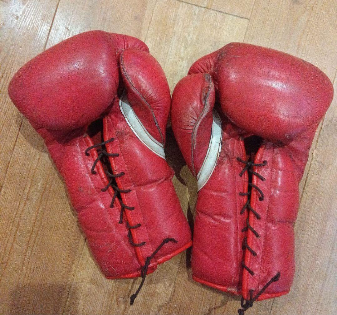 「Fレモン」赤いボクシンググローブ レースアップ