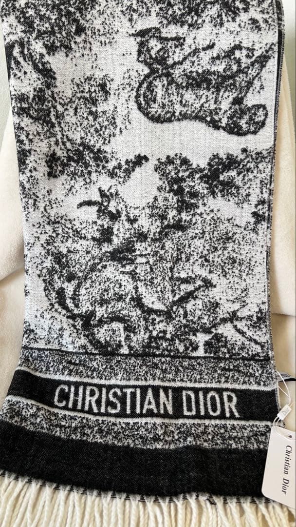 ロゴ柄 大判ストール ブラック×ホワイト フリンジ付き NEW