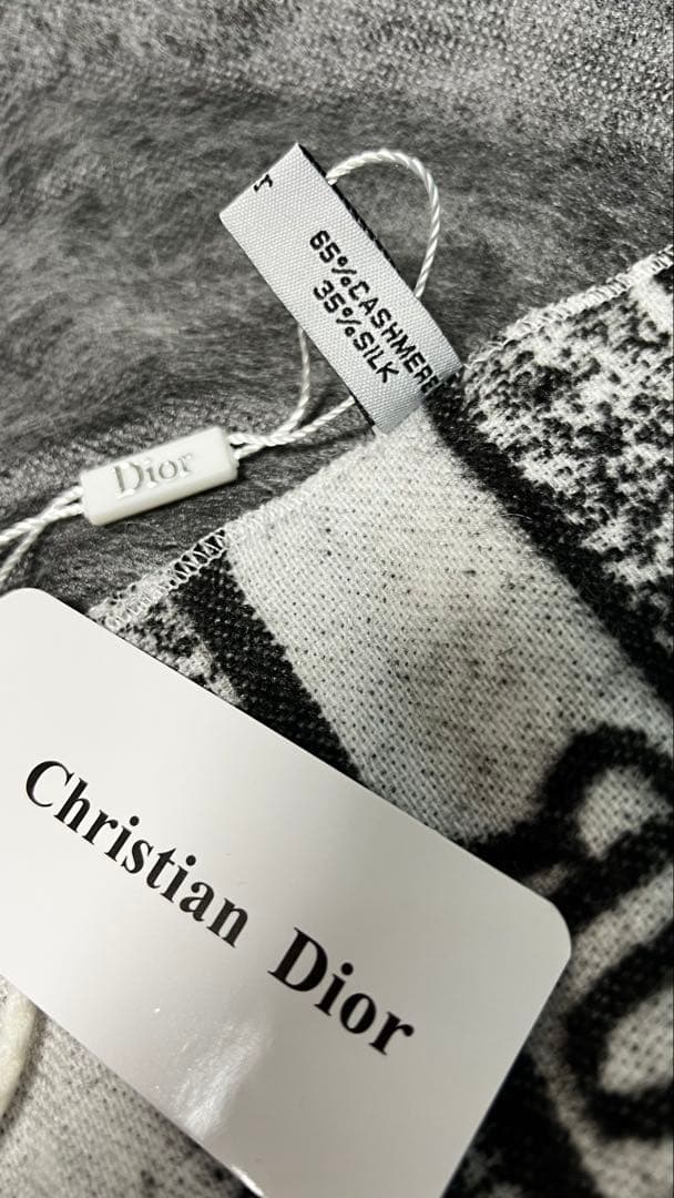 ロゴ柄 大判ストール ブラック×ホワイト フリンジ付き NEW